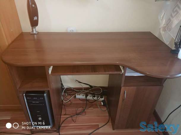 Компьютерный стол, фотография 1