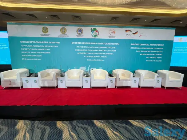 Белые кресла в аренду для мероприятий, фотография 1