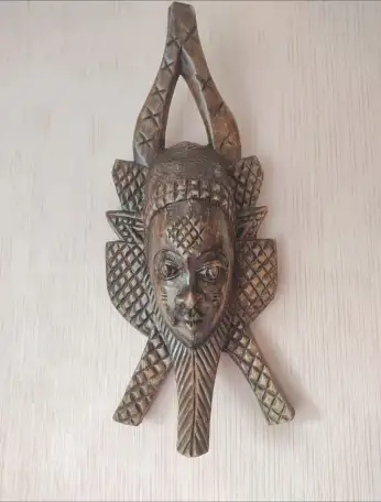Африканские маска и статуэтка, фотография 2