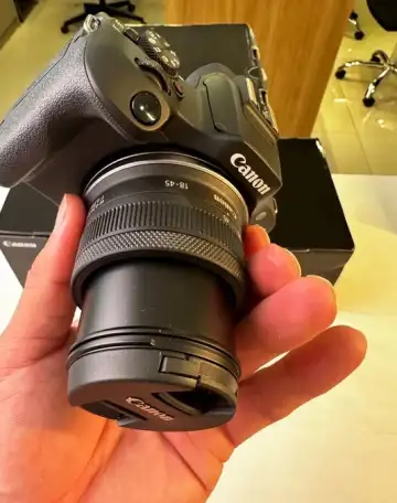 камера canon r100 с объективом 18-45 новая, фотография 1