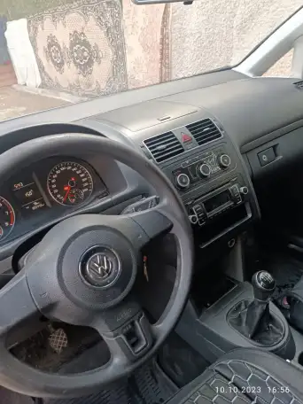 Продажа авто Volkswagen Touran, фотография 2