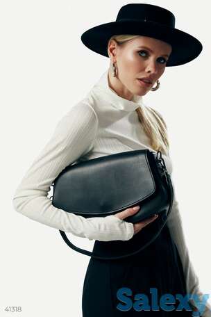 Сумка-багет из экокожи в черном цвете, фотография 1