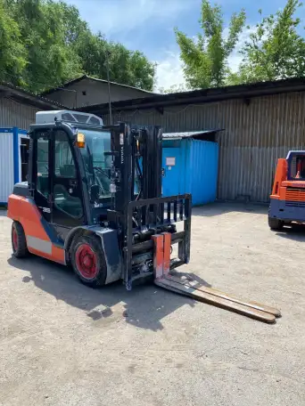 Вилочный погрузчик Toyota 8FD35 с кабиной из Японии, фотография 1