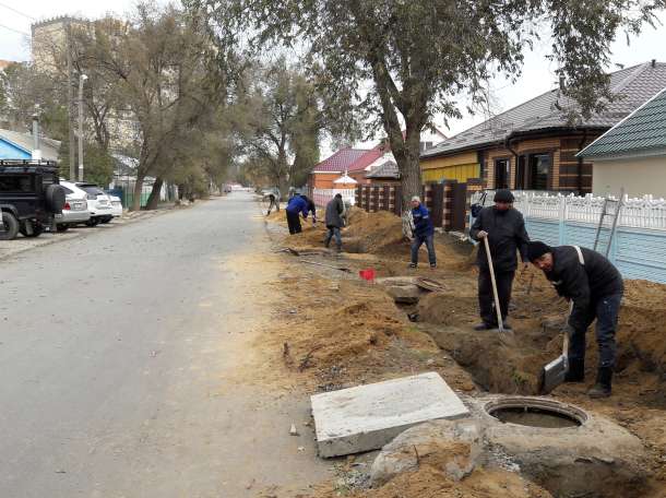 В ручную копаем  ямы , фотография 1