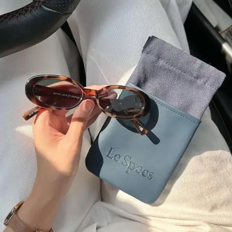 Стильные солнцезащитные очки, фотография 2