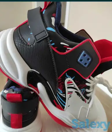 Кроссовки, фотография 1