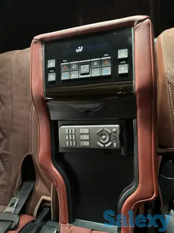 LEXUS 570.  2018 год, фотография 11