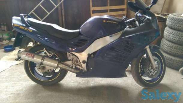 Suzuki RF-900, фотография 1