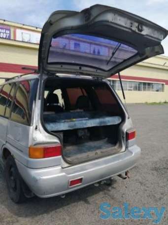 Nissan Prairie, фотография 5