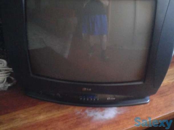 Телевизор со столиком, фотография 1
