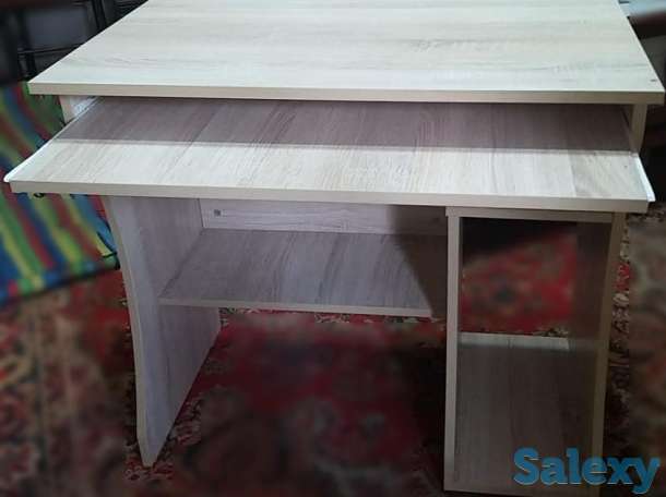 Стол компьютерный, с выдвижной платформой для клавиатуры., фотография 1