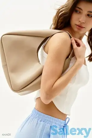 Небольшая бежевая сумка, фотография 1