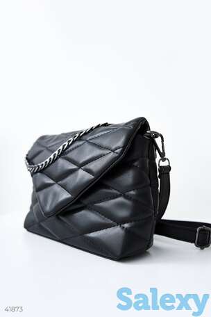 Черная сумка с цепочкой, фотография 1