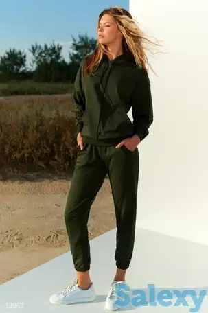 Стильный костюм хаки с толстовкой, фотография 1