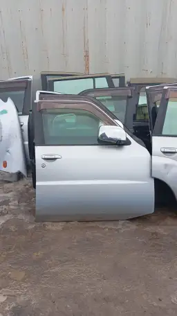 Nissan Patrol Y61 двери боковые, фотография 1