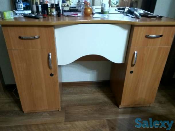 Продам туалетный столик/трельяж недорого!, фотография 1