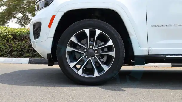 2024 Grand Cherokee Overland, фотография 10