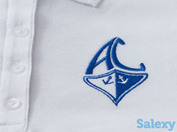 Вышивка на поло. Вышивка логотипов на футболке поло в один цвет., фотография 1