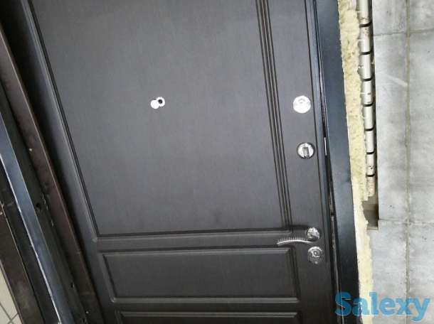 продам дверь (сняли с квартиры после застройщиков), фотография 2