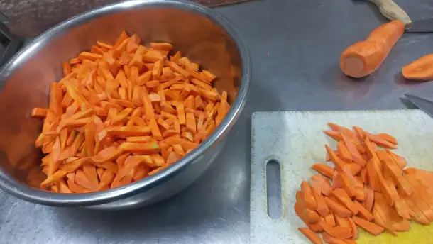 Срочно вахтой только с билетами на помошника повара в женск друж колектив, фотография 2