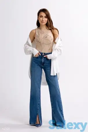 Бежевый боди с изящным принтом 