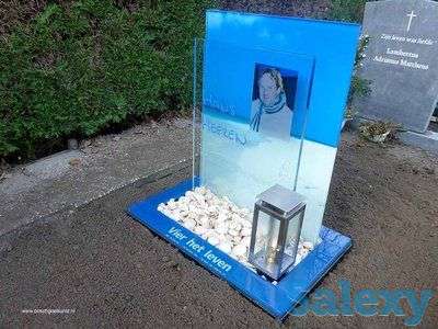 Стеклянное надгробие с подсветкой, фотография 1