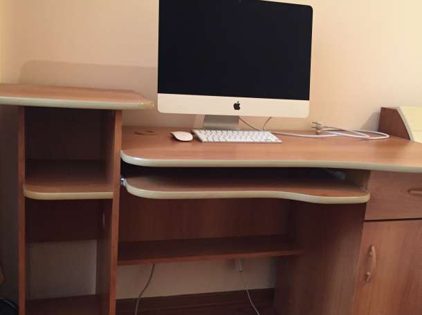 продам компьютерный стол в отличном состоянии, фотография 2