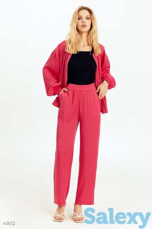 Атласные малиновые брюки, фотография 1