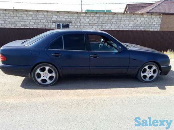 Mercedes e230, фотография 1