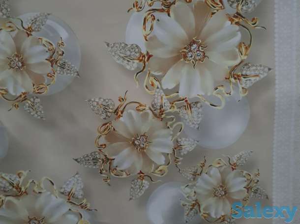 Клеенка праздничная золотая c декоративными цветами и жемчугом, фотография 3