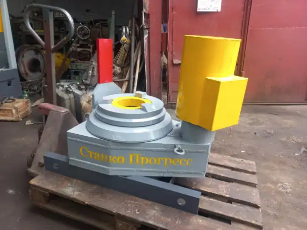 Труборазворот. Механизм для свинчивания и развинчивания бурильных труб РРБ-3000, фотография 1