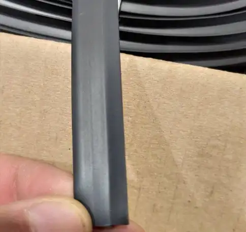 Черная вставка, фотография 1