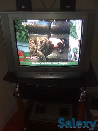Телевизор вместе с подставкой, фотография 1