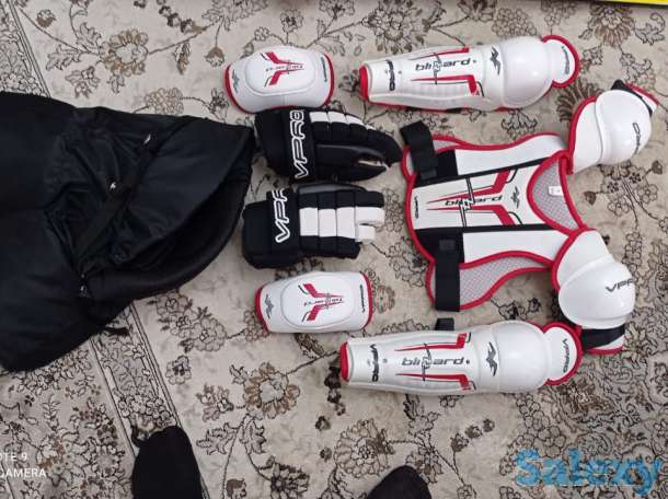Продам срочно новые хоккейные клюшки и экипировки, фотография 8