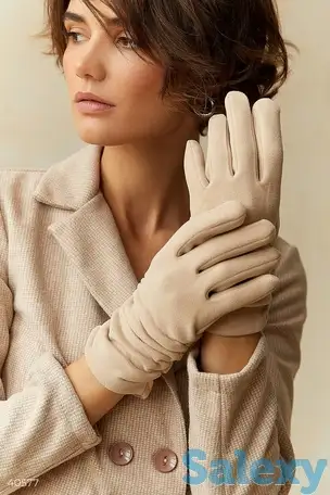 Бежевые перчатки с драпировкой, фотография 1