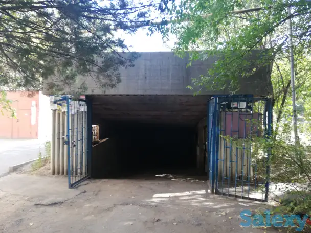 Подземный гараж со смотровой канавой в центре города, фотография 6