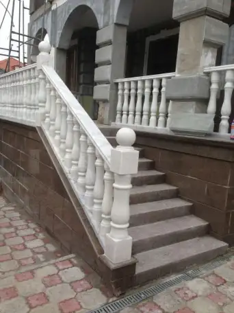 Изготовление балюстрад для лестниц на заказ. Из мрамора, гранита, травертина. Эскизы и замеры, фотография 2