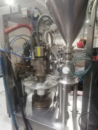 Продам БУ машину для наполнения туб AXOMATIC OPTIMA 700., фотография 2