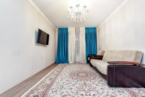 Уютная квартира в центре города посуточно, Бектурова 4/6, фотография 2