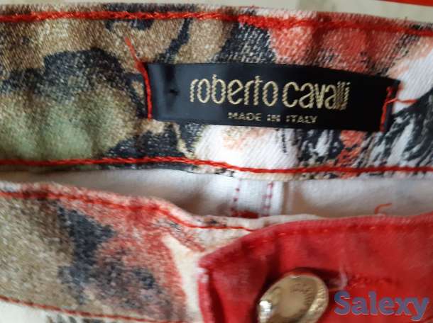 Джинсы классические и модные, синие и красные, с вышивкой и короткие, фотография 11