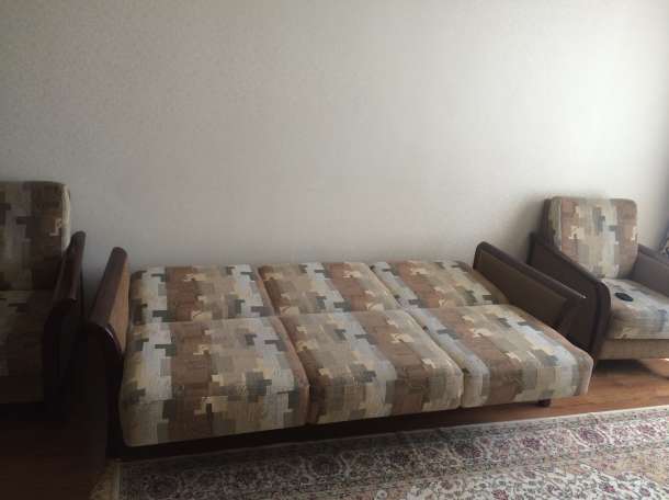 Срочно продам мягкий уголок( диван +2 кресла), фотография 1