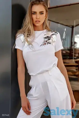 Белая футболка с принтом, фотография 1