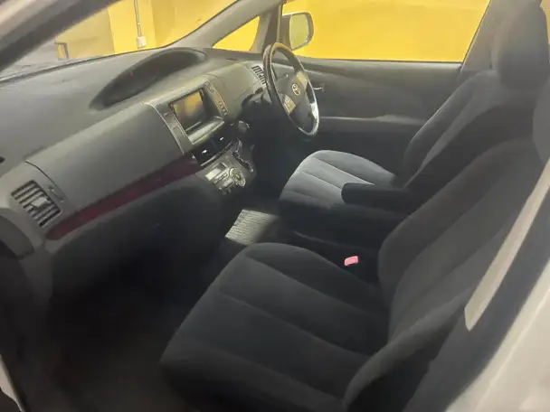 Toyota Estima 2010, фотография 6