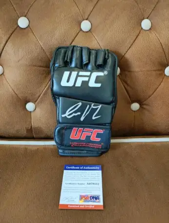 Перчатка Ufc с автографом Конора Макгрегора, фотография 1