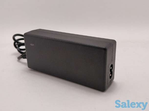 Продам блок питания 12В, 4А в пластиковом корпусе для камер видеонаблюдения и других устройств с разъемом питания 5.5x2., фотография 1