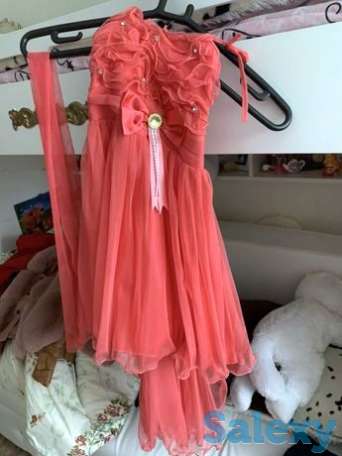 Вечернее платья с хвостом и шарфом в идеале, фотография 1