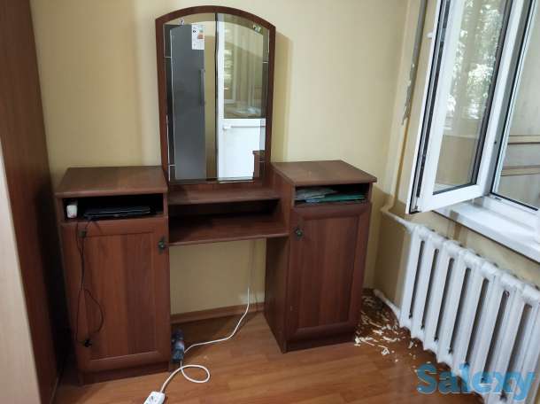 Срочно продаю туалетный столик-шкаф, фотография 1