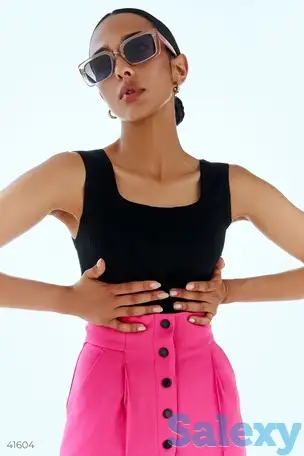 Черный топ в рубчик, фотография 1