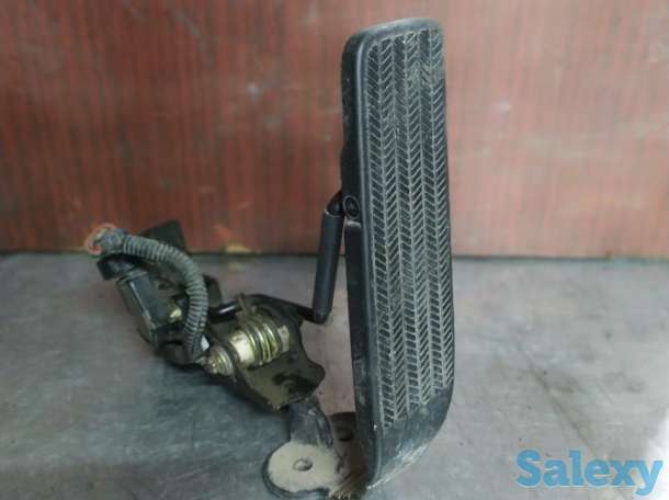 педаль газа Toyota, фотография 1