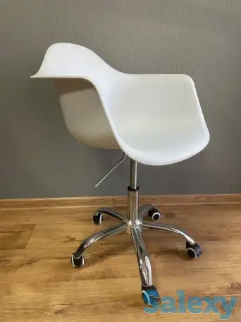 Большой ассортимент стульев и кресел, фотография 11